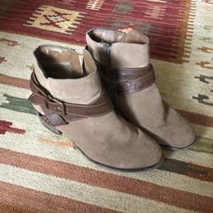 White mountain light brown booties